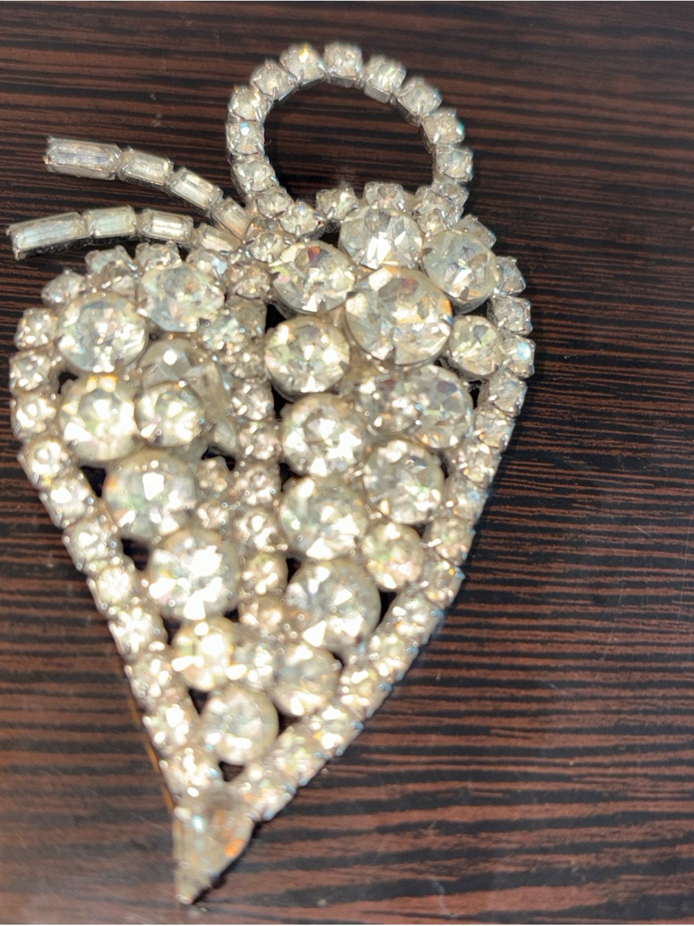 Vtg Lrg Glass rhinestone leaf heart brooch estate pin prong set 3.75” long MCM
